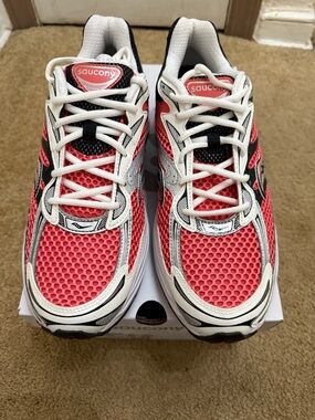 Saucony Progrid Omni 9 Silver Coral Pink and White Mesh Running Sneakers